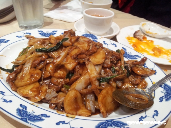 Shanghainese stir-fry glutinous rice cakes (上海炒年糕).